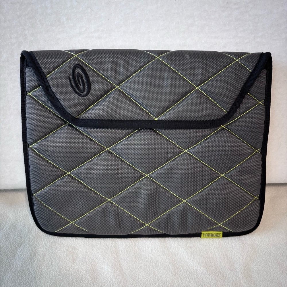 Timbuk2 Tablet Case Quilted Velocro Black Trim Gray Outer Material